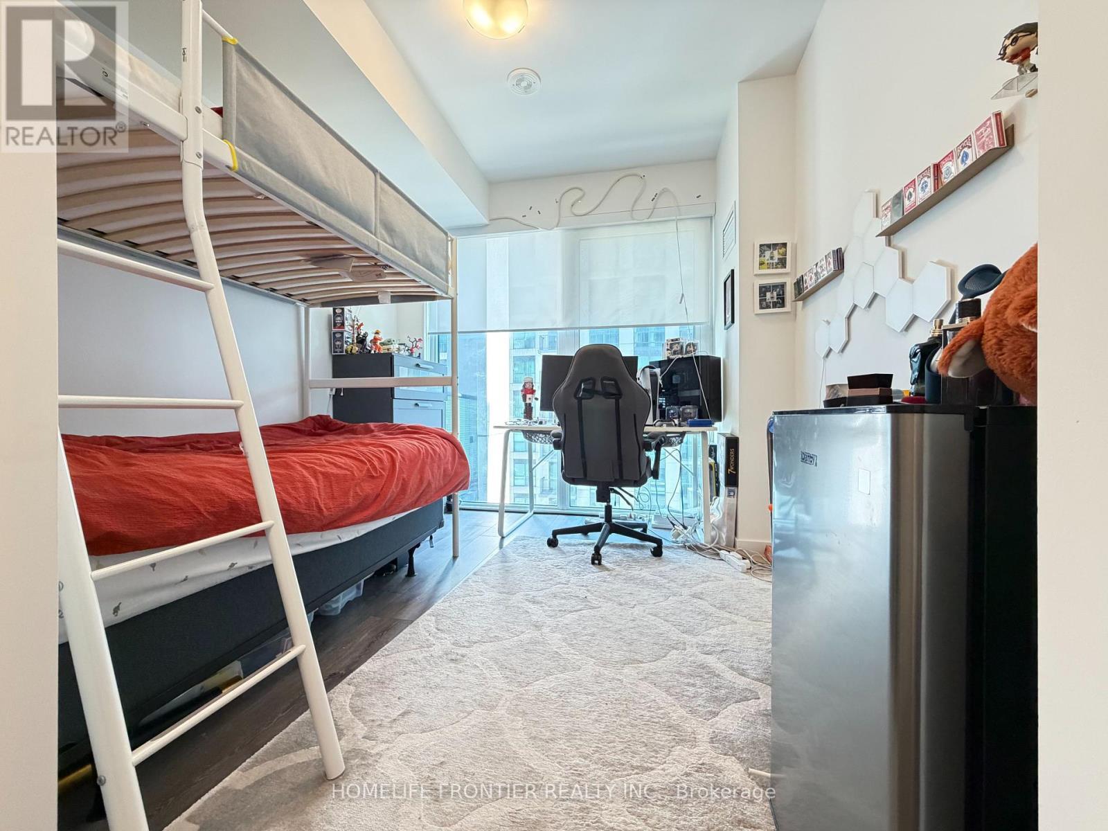 607 - 105 Oneida Crescent, Richmond Hill, ON - Indoor