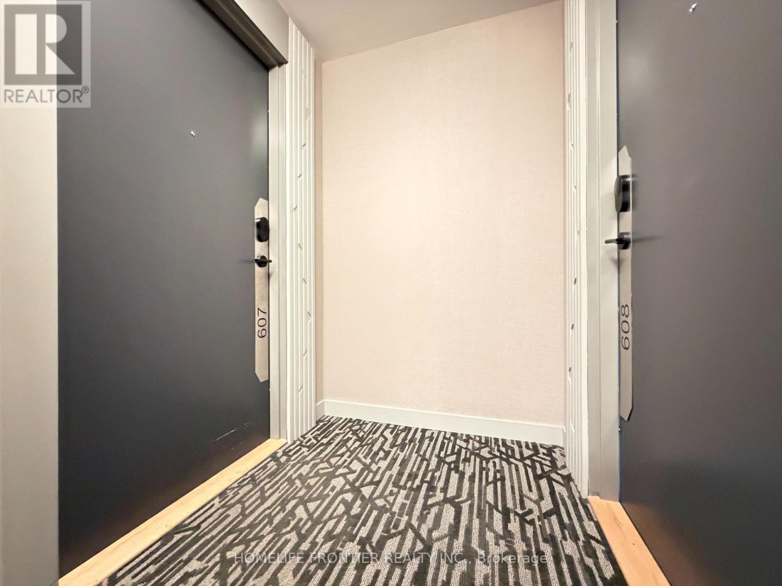 607 - 105 Oneida Crescent, Richmond Hill, ON - Indoor