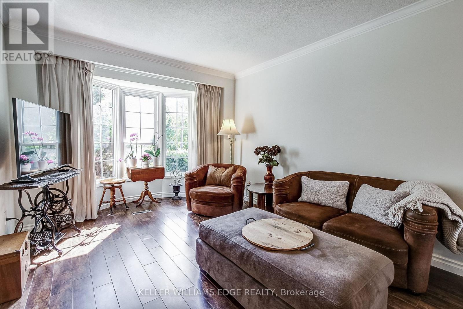 1 - 567 Guelph Line, Burlington, ON - Indoor Photo Showing Living Room