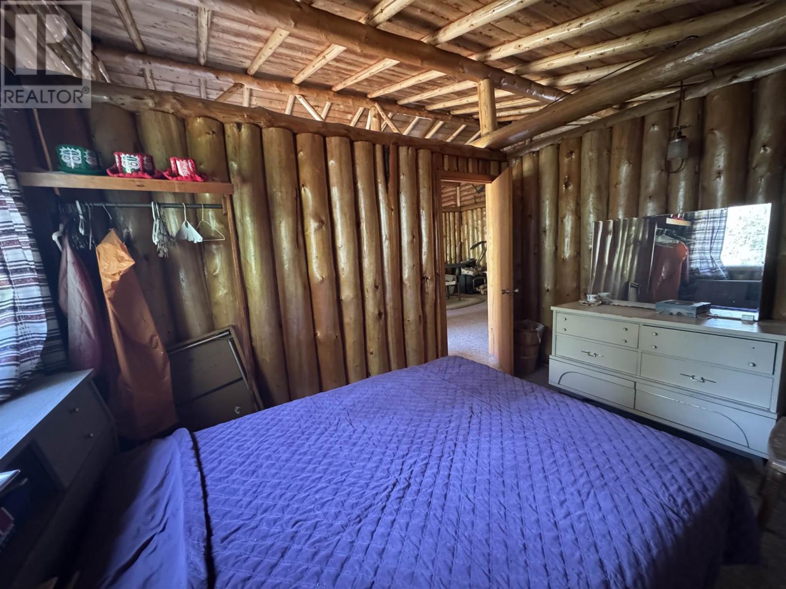 9468 West Larkin Lake, Hornepayne, ON - Indoor Photo Showing Bedroom