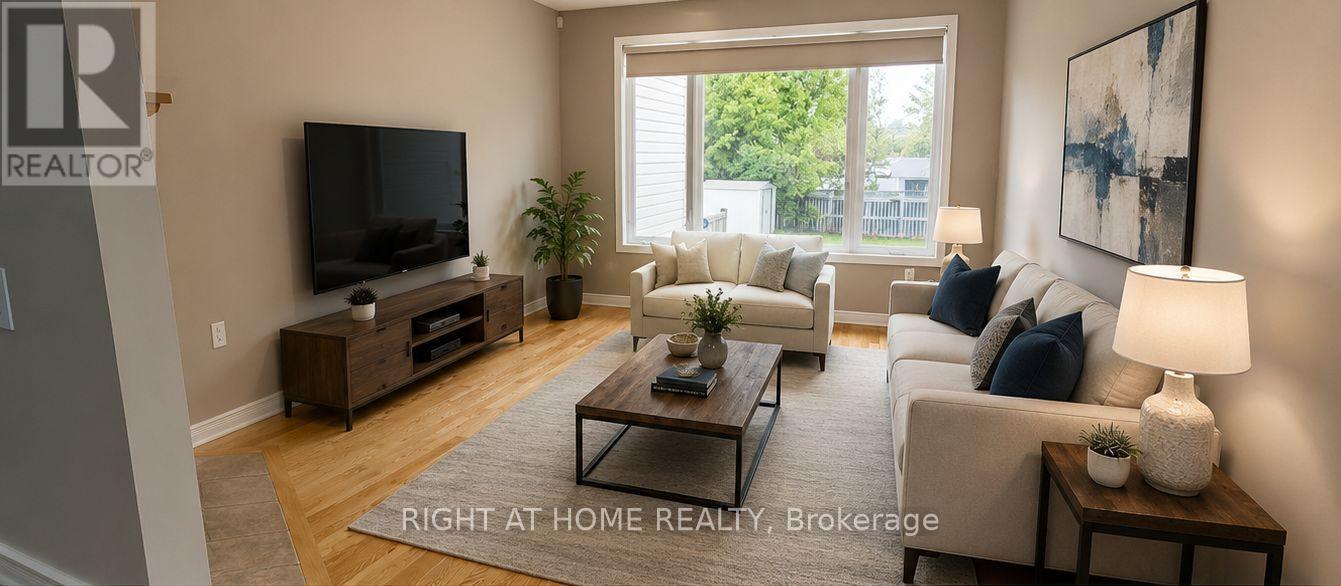 142 Lilibet Crescent E, Ottawa, ON - Indoor Photo Showing Living Room