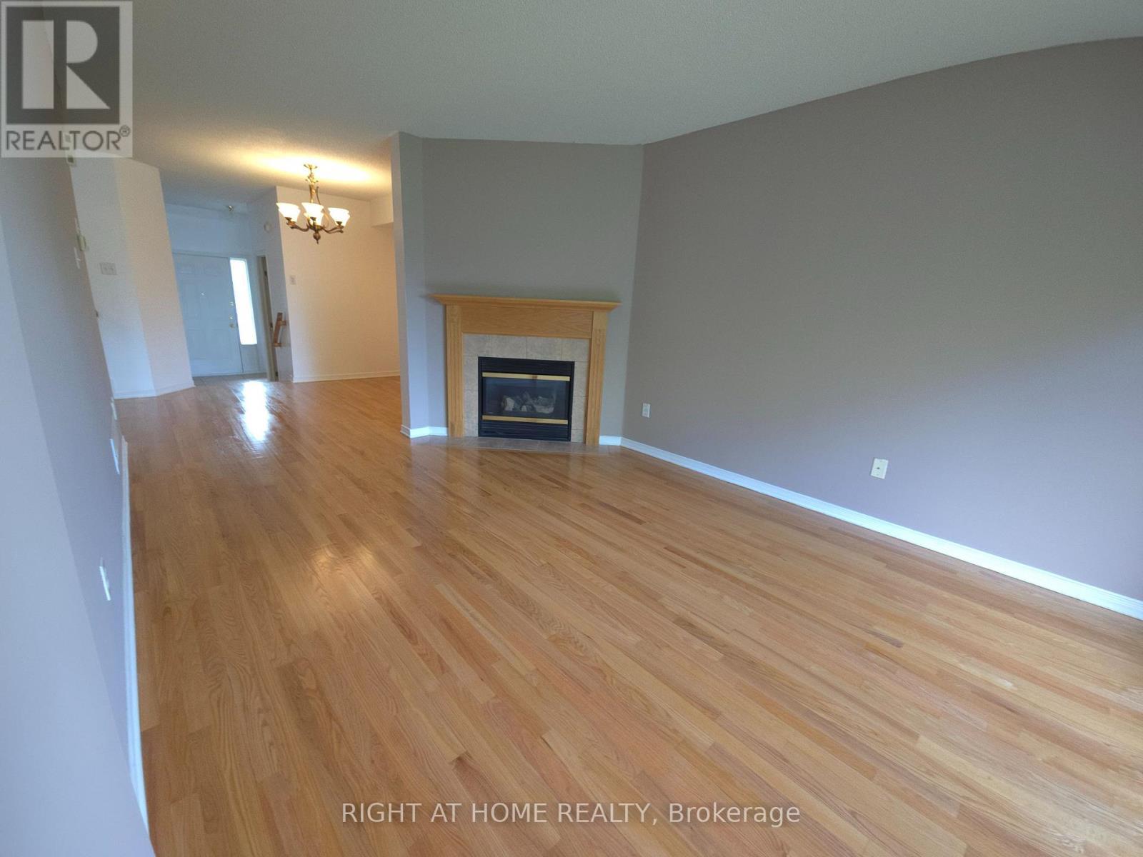 142 Lilibet Crescent E, Ottawa, ON - Indoor Photo Showing Living Room With Fireplace