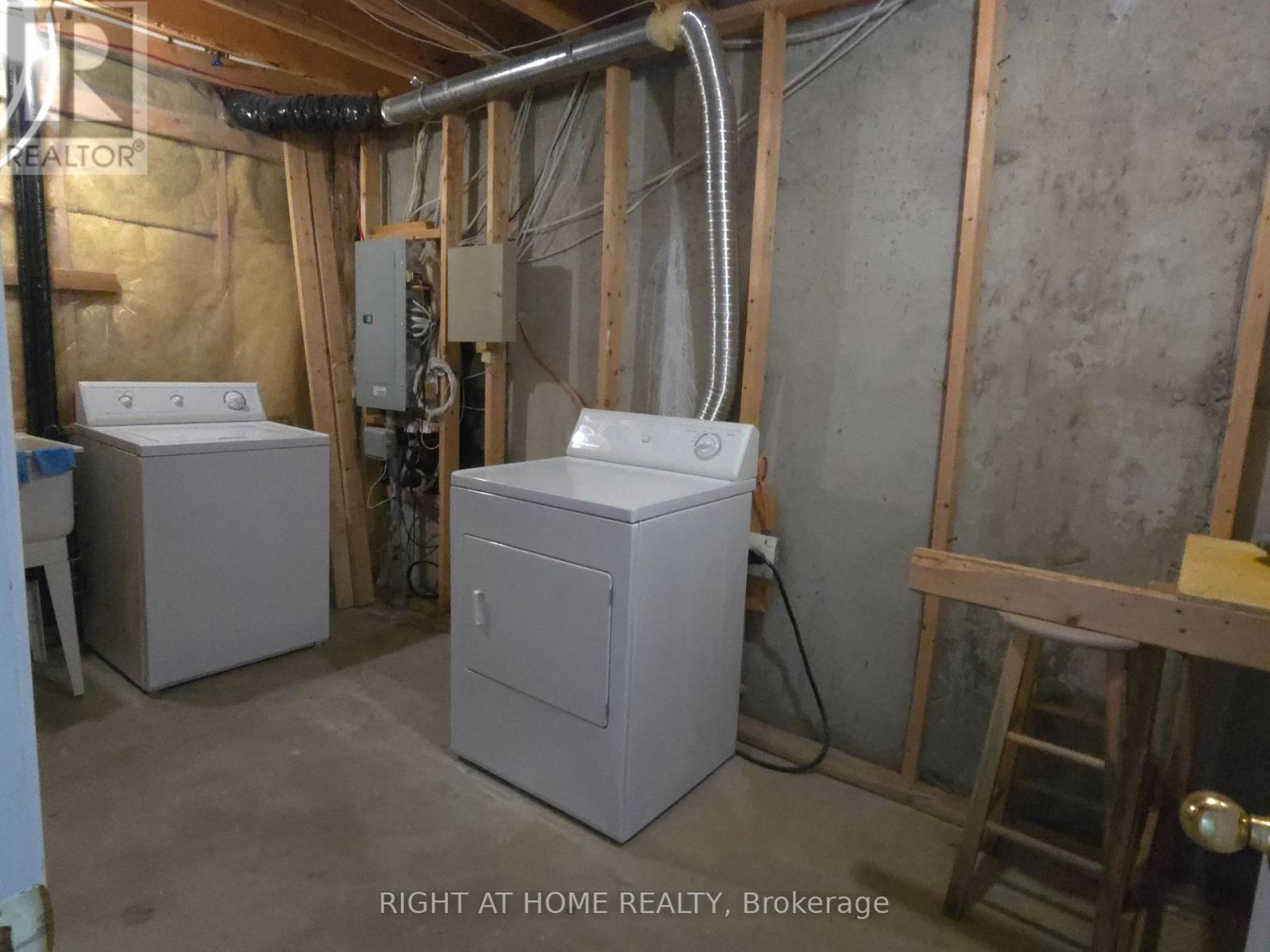 142 Lilibet Crescent E, Ottawa, ON - Indoor Photo Showing Laundry Room