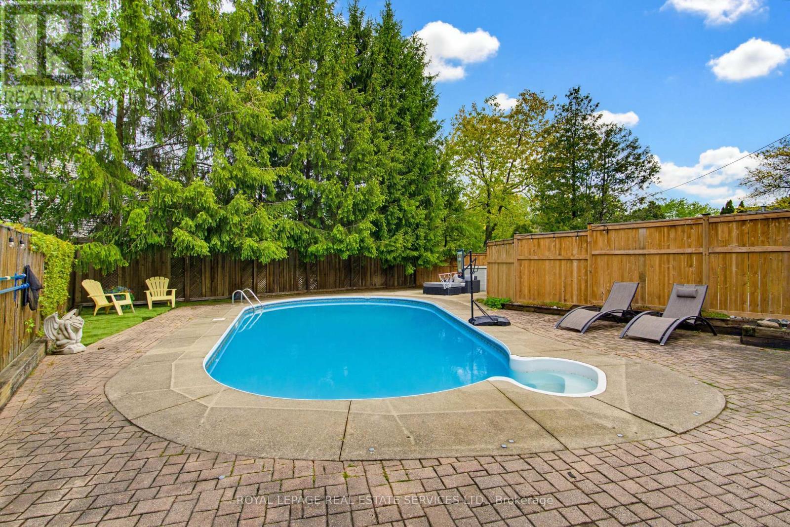 1390 Peerless Court, Oakville, ON