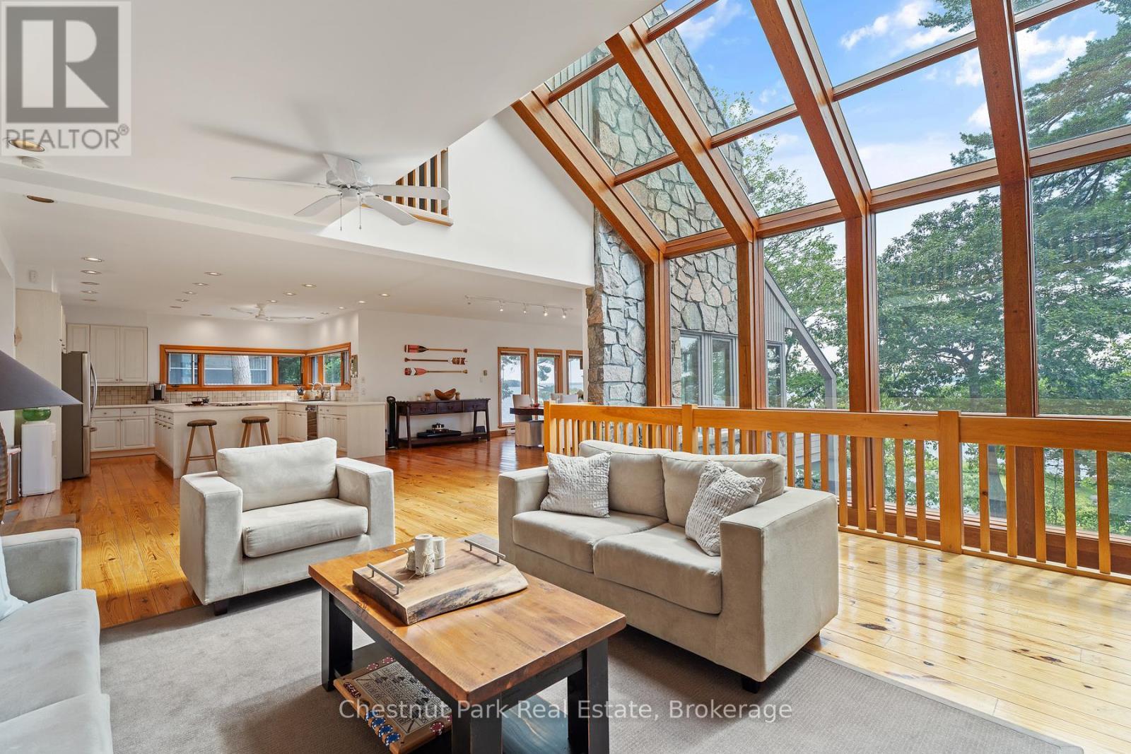 10 Wyldewood Road, Muskoka Lakes (Monck (Muskoka Lakes)), ON - Indoor Photo Showing Living Room
