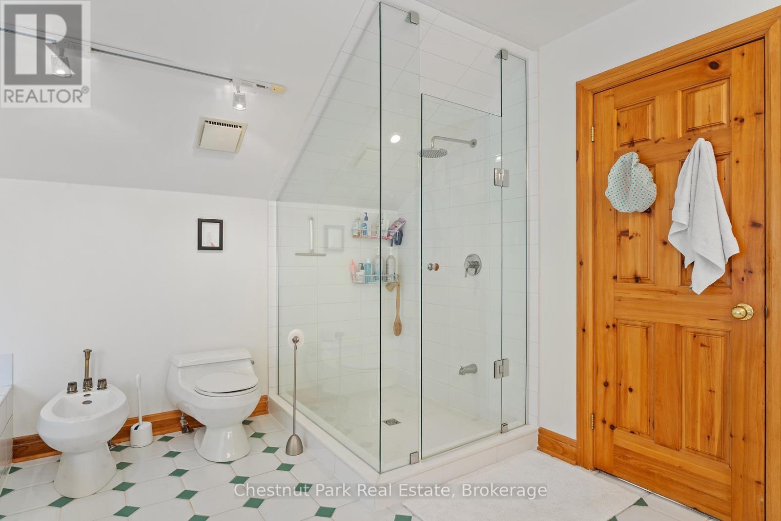 10 Wyldewood Road, Muskoka Lakes (Monck (Muskoka Lakes)), ON - Indoor Photo Showing Bathroom