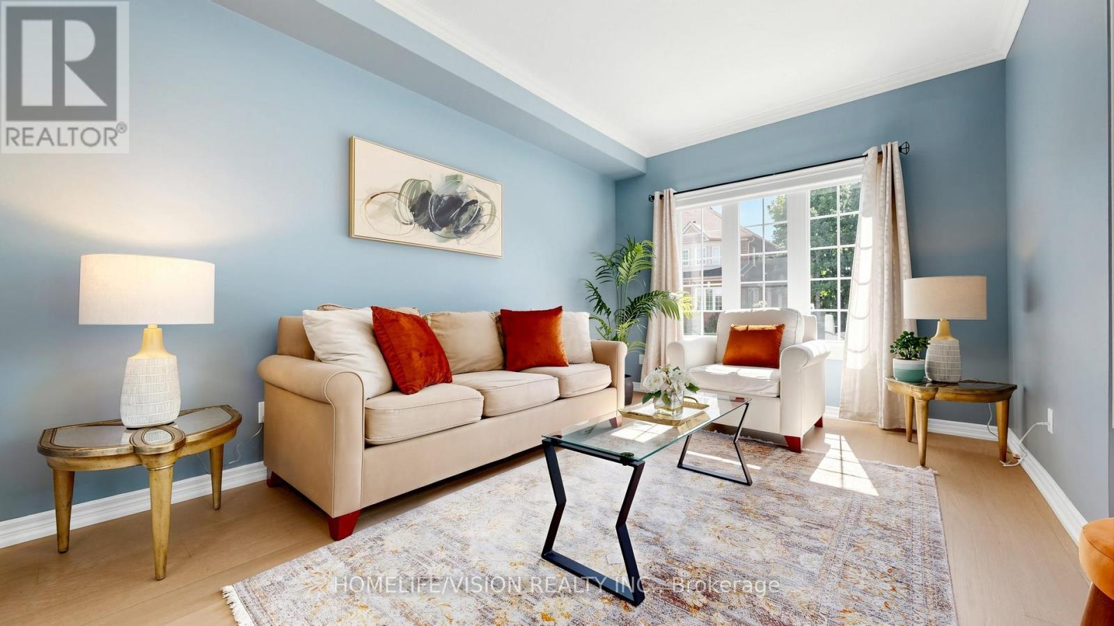 19 - 190 Harding Boulevard W, Richmond Hill, ON - Indoor Photo Showing Living Room