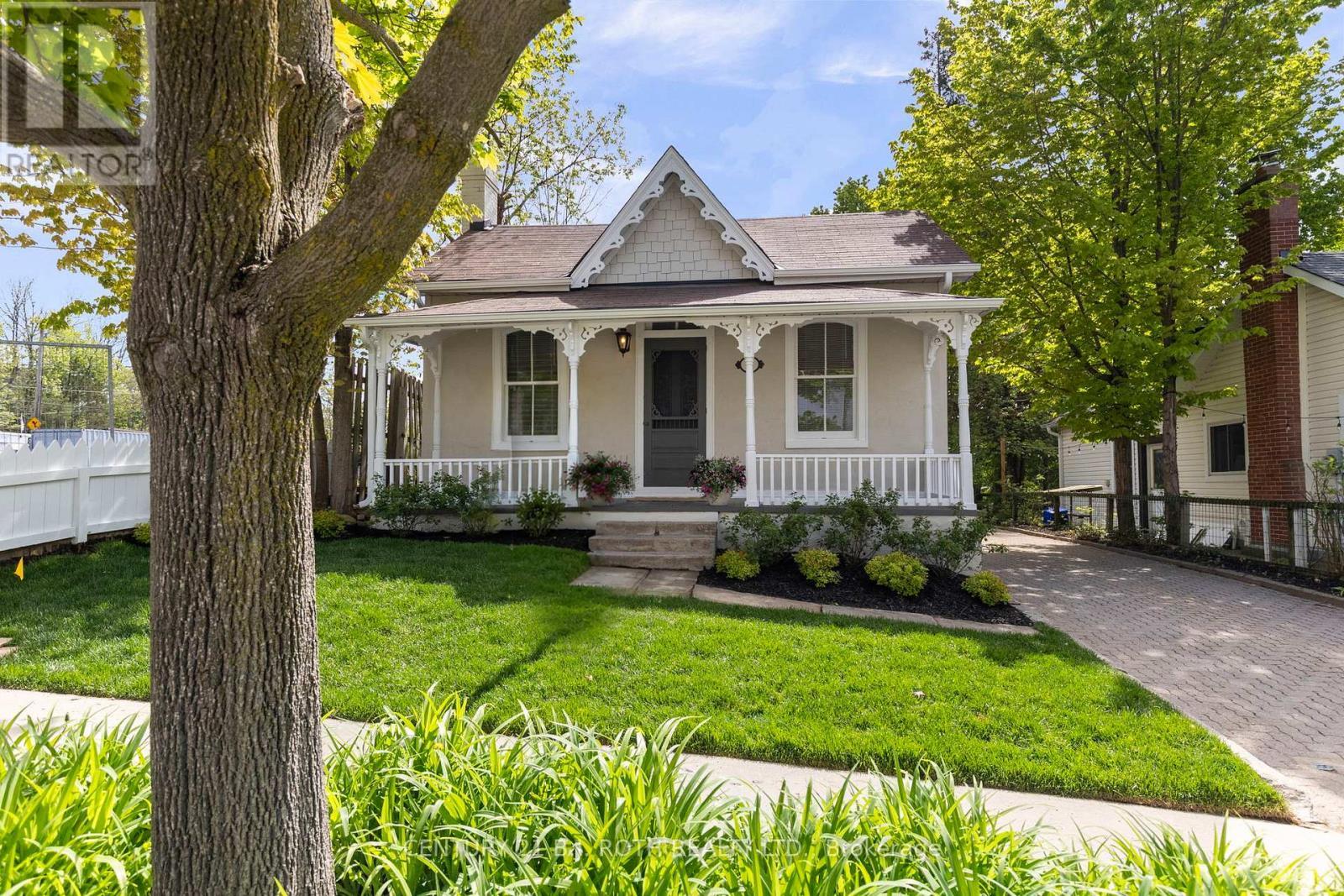 13 Nelson Square E, Barrie, ON - Outdoor With Deck Patio Veranda