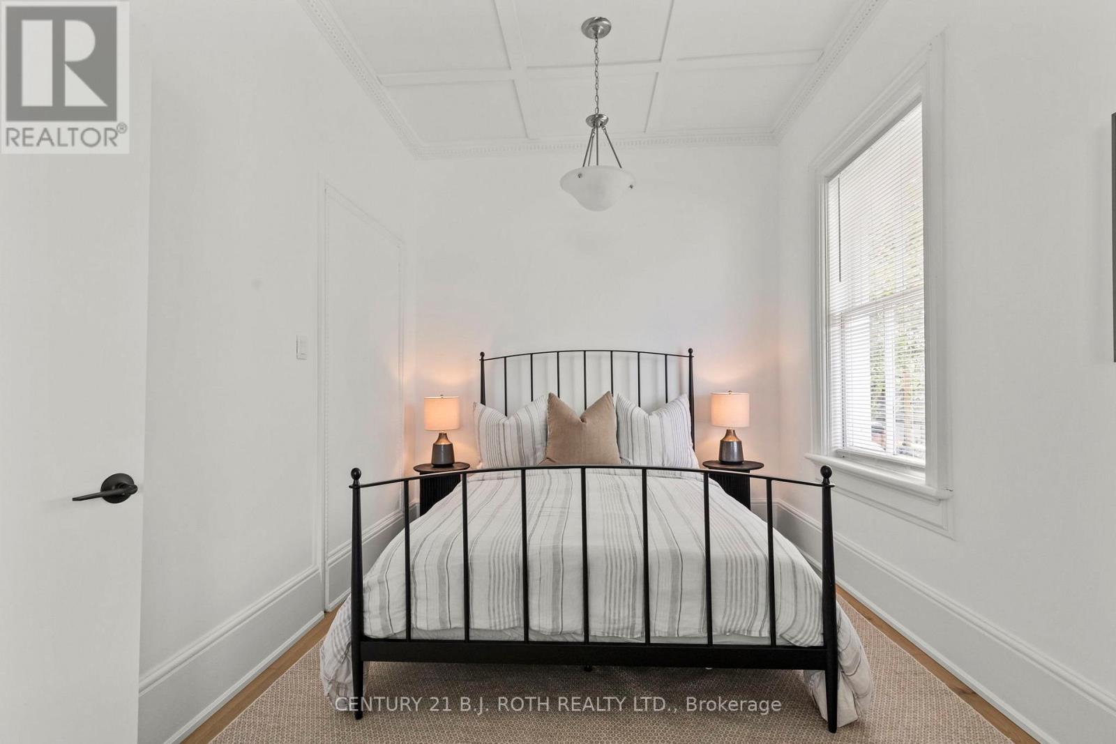 13 Nelson Square E, Barrie, ON - Indoor Photo Showing Other Room
