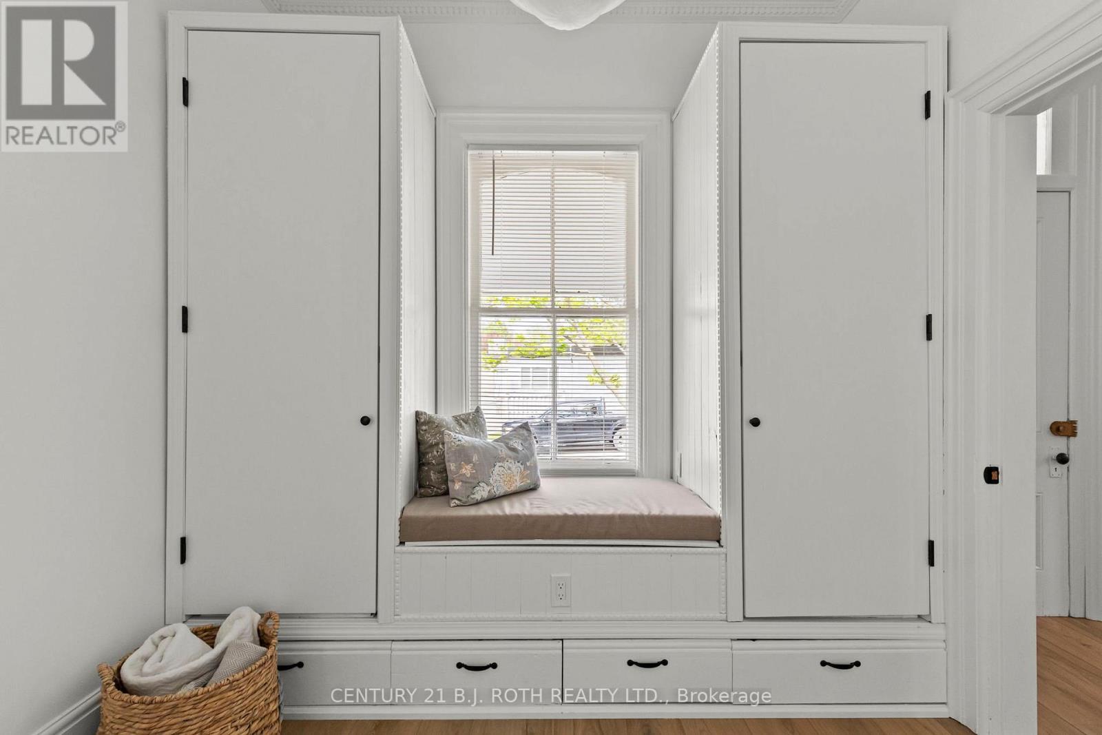 13 Nelson Square E, Barrie, ON - Indoor Photo Showing Other Room