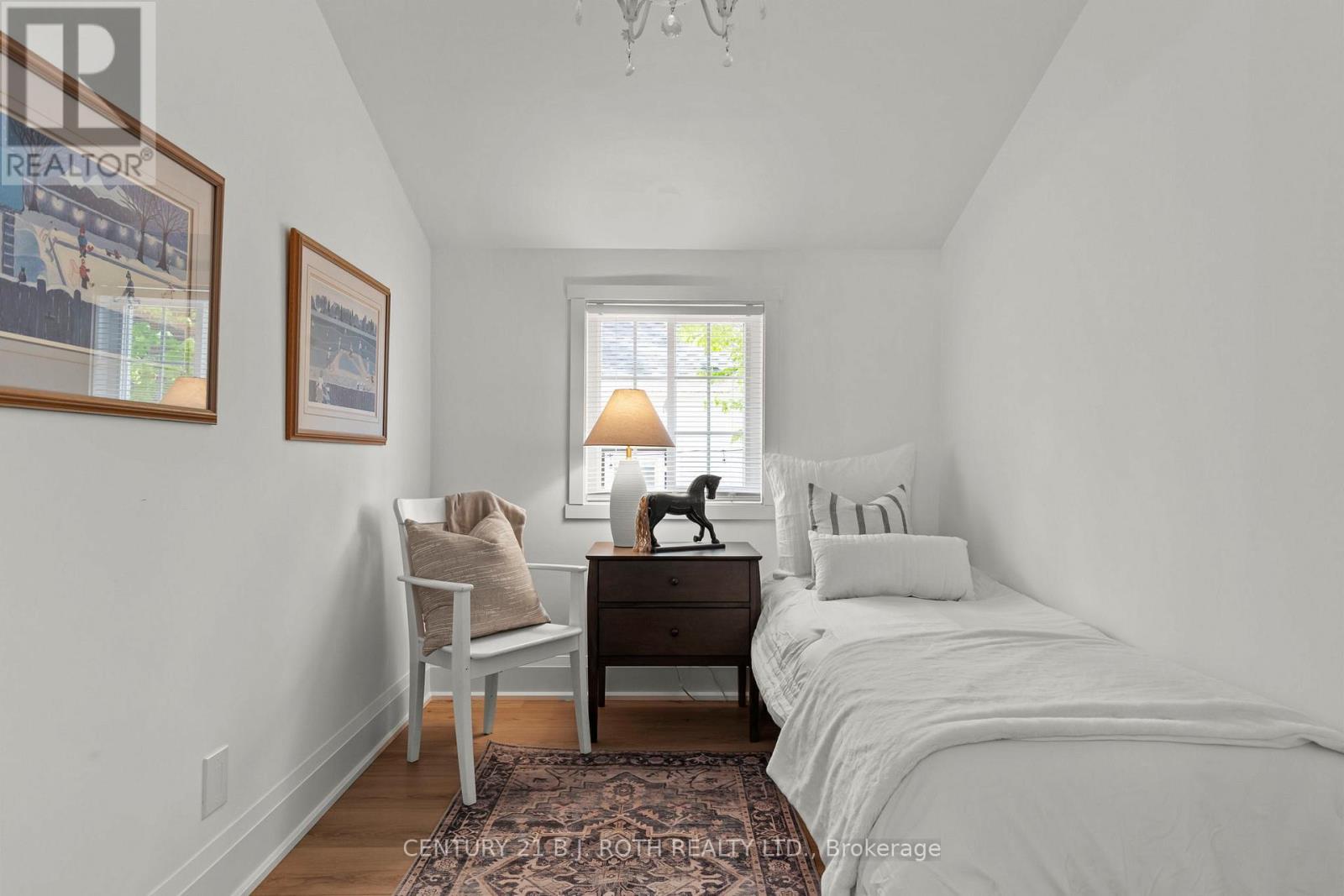 13 Nelson Square E, Barrie, ON - Indoor Photo Showing Bedroom