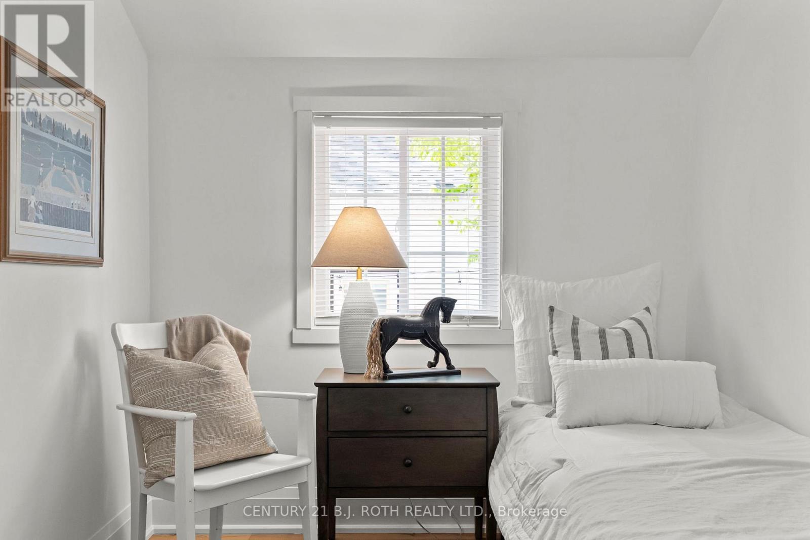 13 Nelson Square E, Barrie, ON - Indoor Photo Showing Bedroom