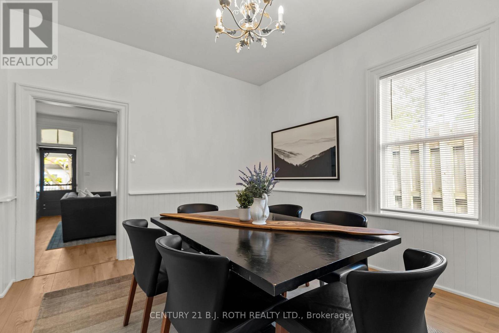 13 Nelson Square E, Barrie, ON - Indoor Photo Showing Dining Room