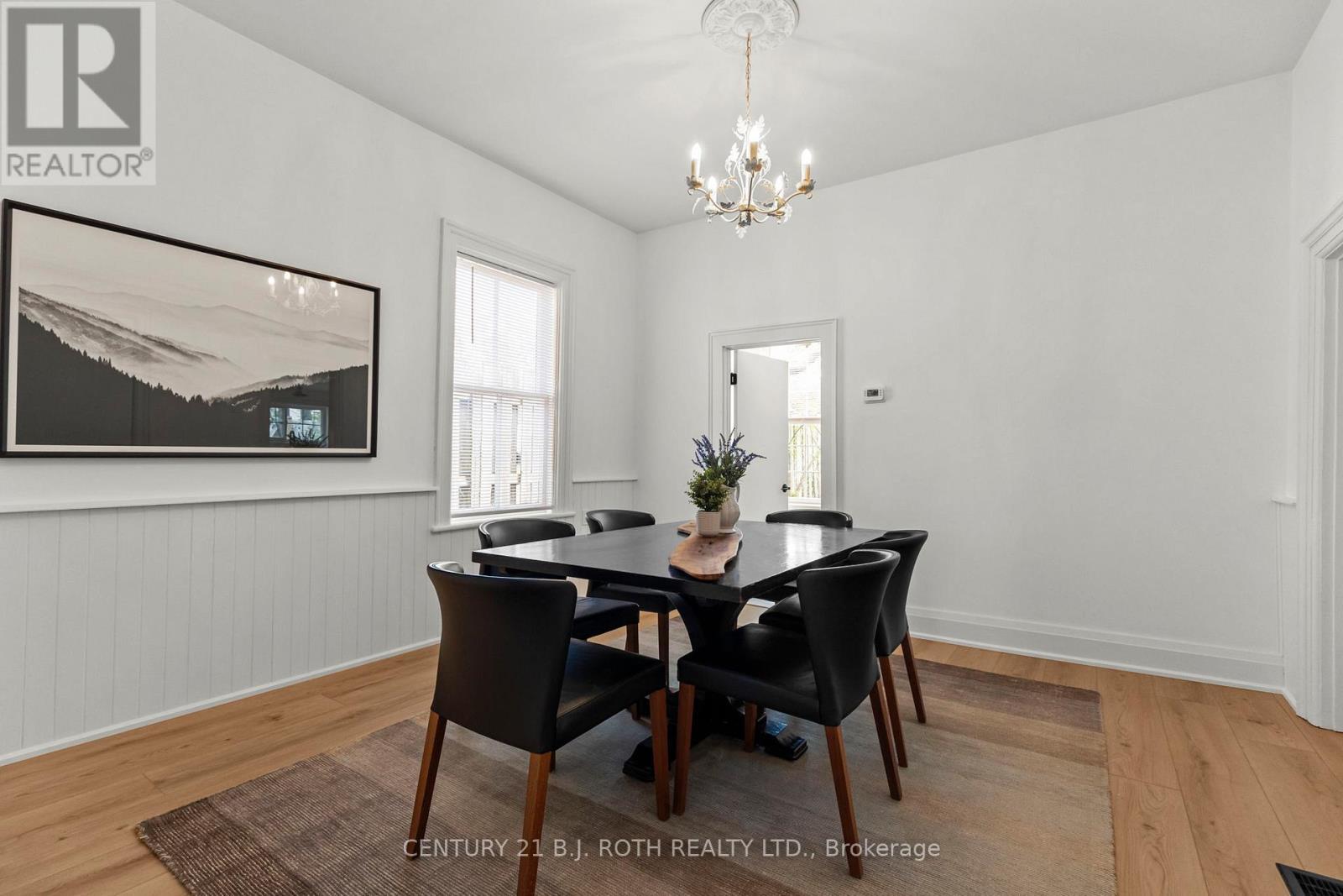 13 Nelson Square E, Barrie, ON - Indoor Photo Showing Dining Room