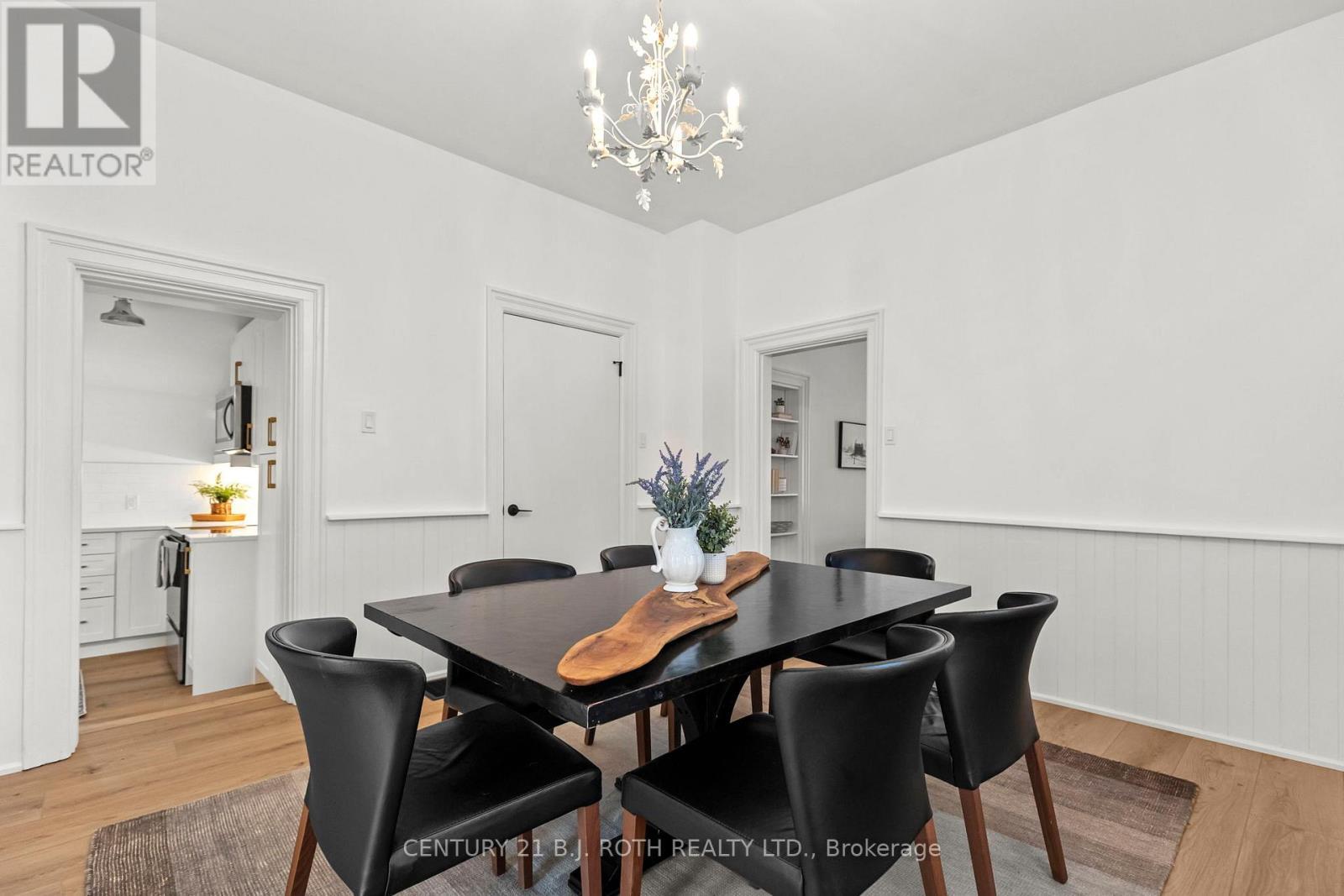 13 Nelson Square E, Barrie, ON - Indoor Photo Showing Dining Room