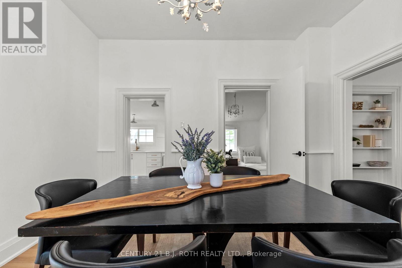13 Nelson Square E, Barrie, ON - Indoor Photo Showing Dining Room