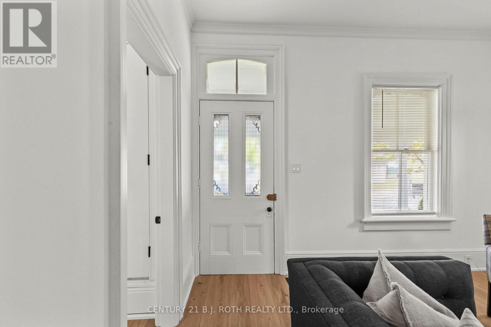 13 Nelson Square E, Barrie, ON - Indoor Photo Showing Other Room