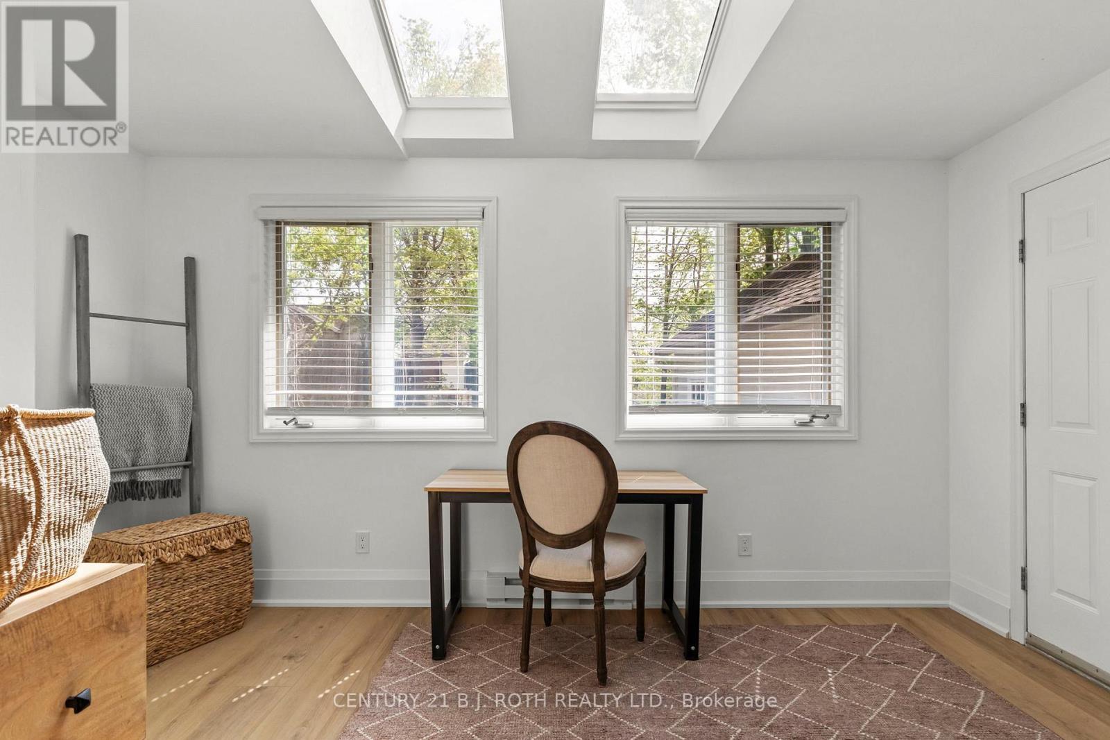 13 Nelson Square E, Barrie, ON - Indoor