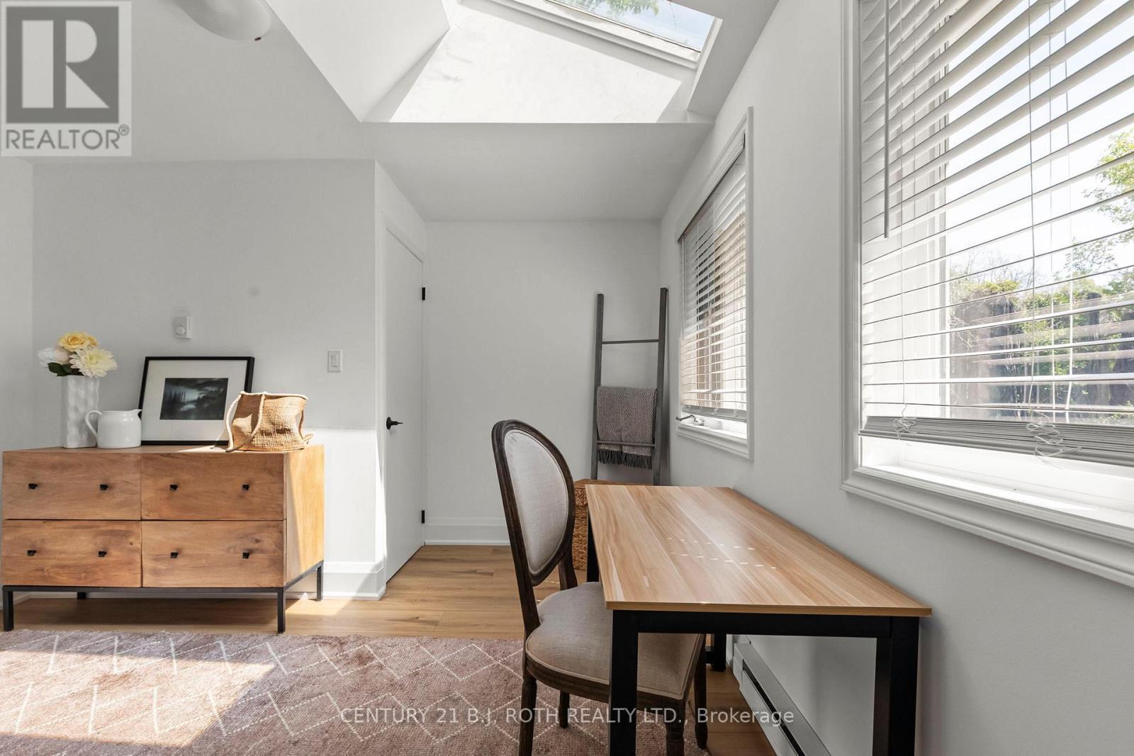 13 Nelson Square E, Barrie, ON - Indoor