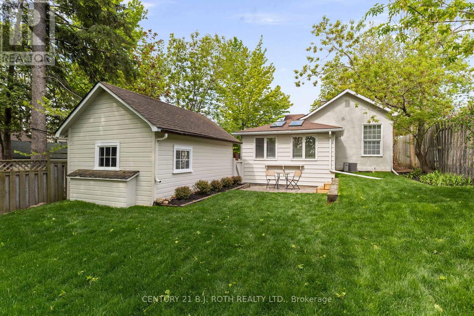 13 Nelson Square E, Barrie, ON - Outdoor