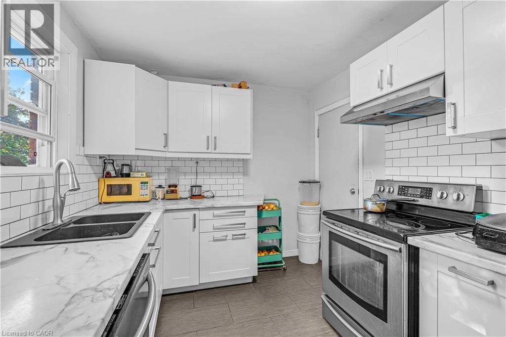 41 Alma Street N, Guelph, ON - Indoor Photo Showing Kitchen With Stainless Steel Kitchen With Double Sink With Upgraded Kitchen