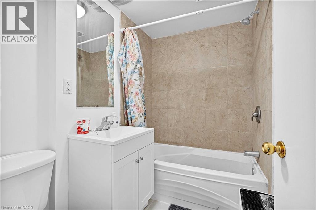 41 Alma Street N, Guelph, ON - Indoor Photo Showing Bathroom