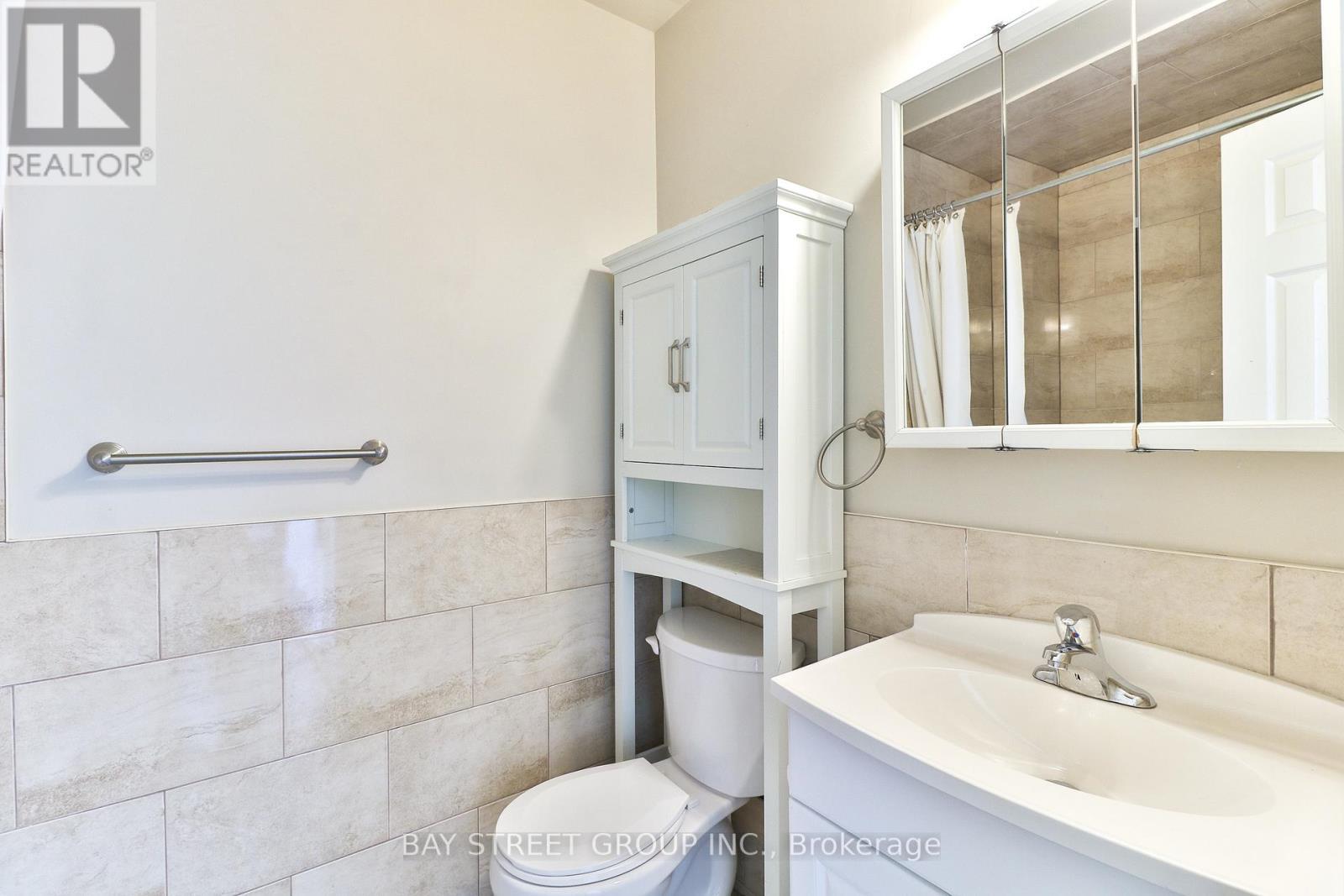 489 Fergo Avenue, Mississauga, ON - Indoor Photo Showing Bathroom