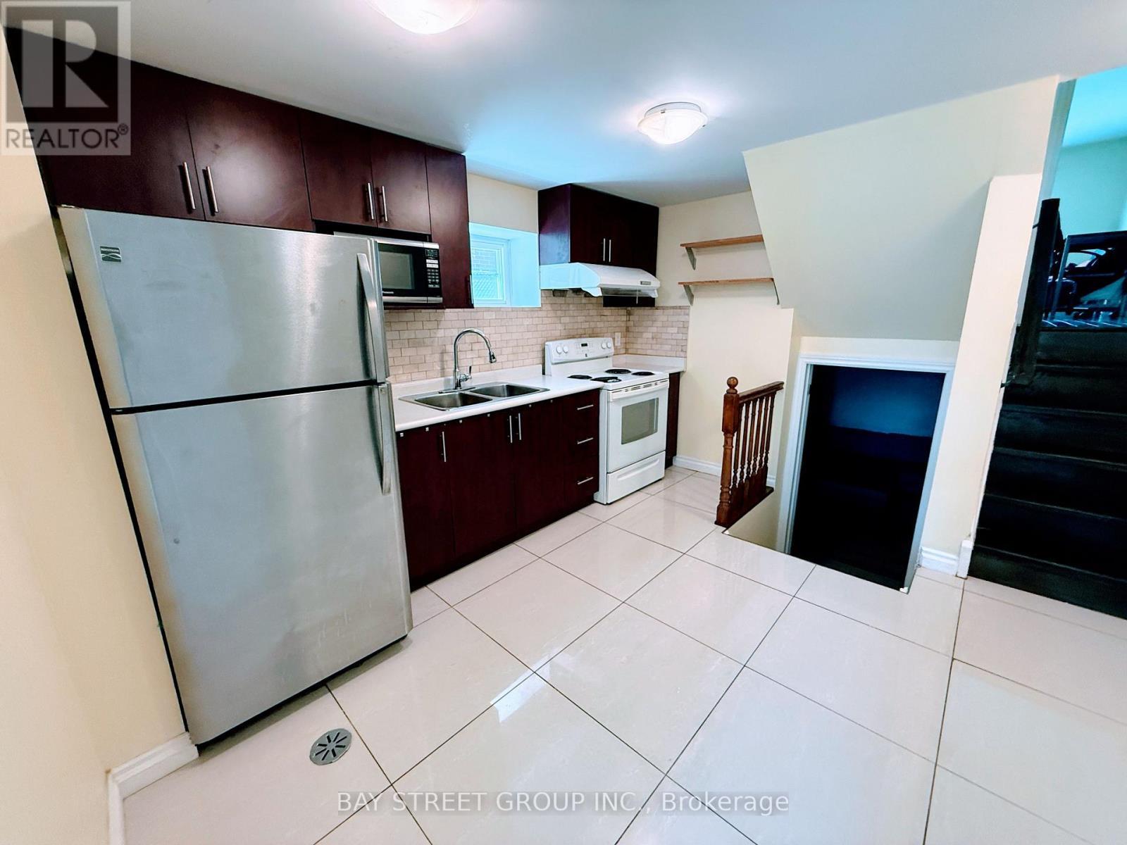 489 Fergo Avenue, Mississauga, ON - Indoor Photo Showing Kitchen With Double Sink