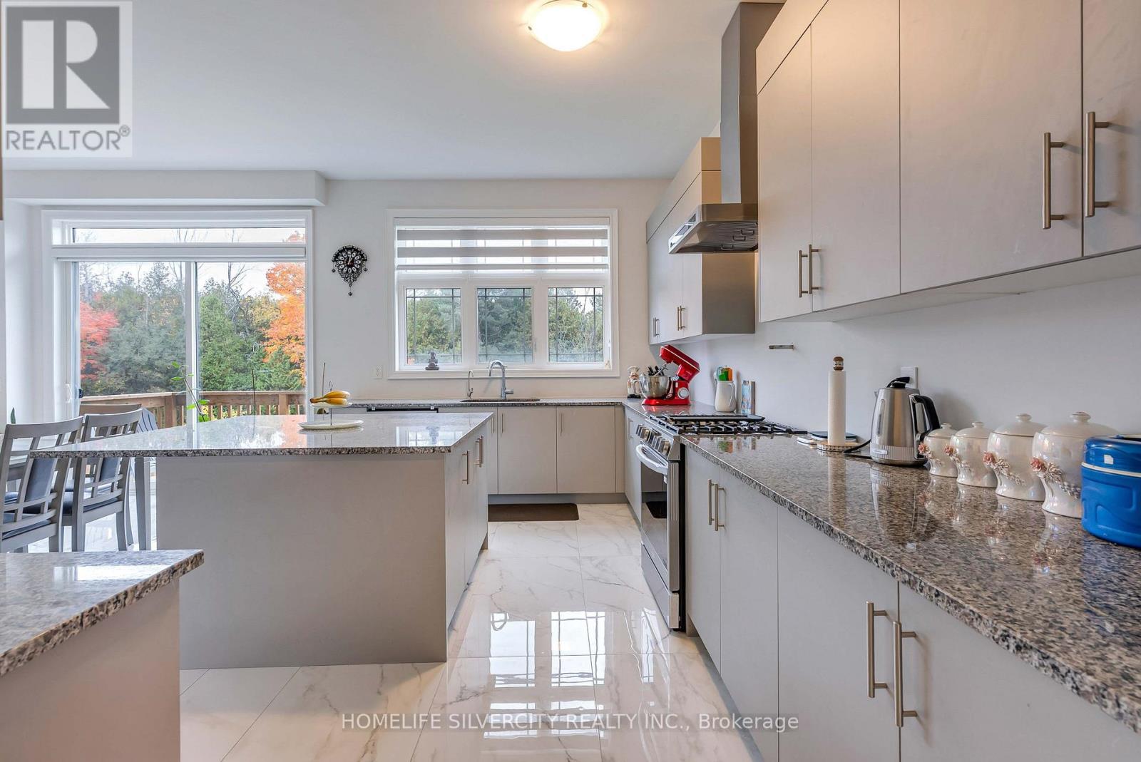 71 Raspberry Rdg Avenue, Caledon, ON - Indoor Photo Showing Kitchen