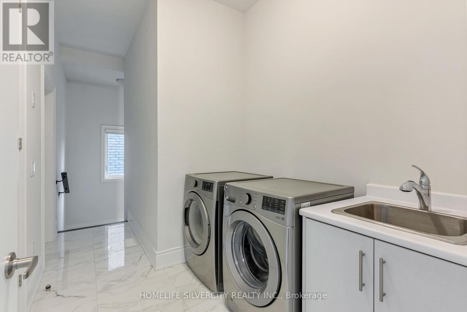 71 Raspberry Rdg Avenue, Caledon, ON - Indoor Photo Showing Laundry Room