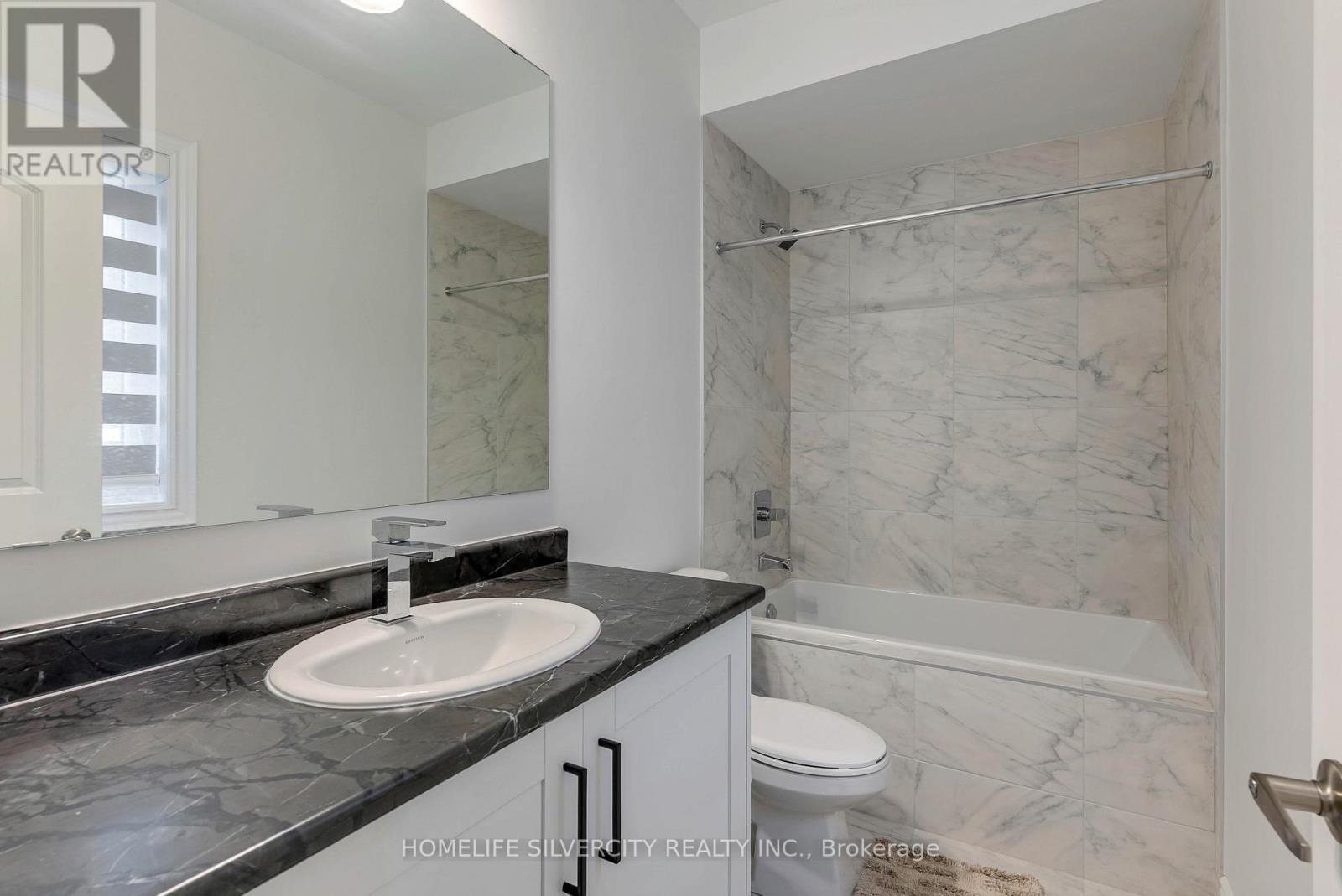 71 Raspberry Rdg Avenue, Caledon, ON - Indoor Photo Showing Bathroom
