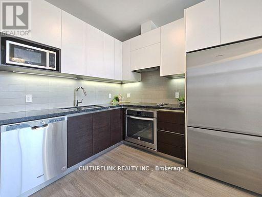 215 - 15 Water Walk Drive, Markham, ON - Indoor Photo Showing Kitchen With Upgraded Kitchen