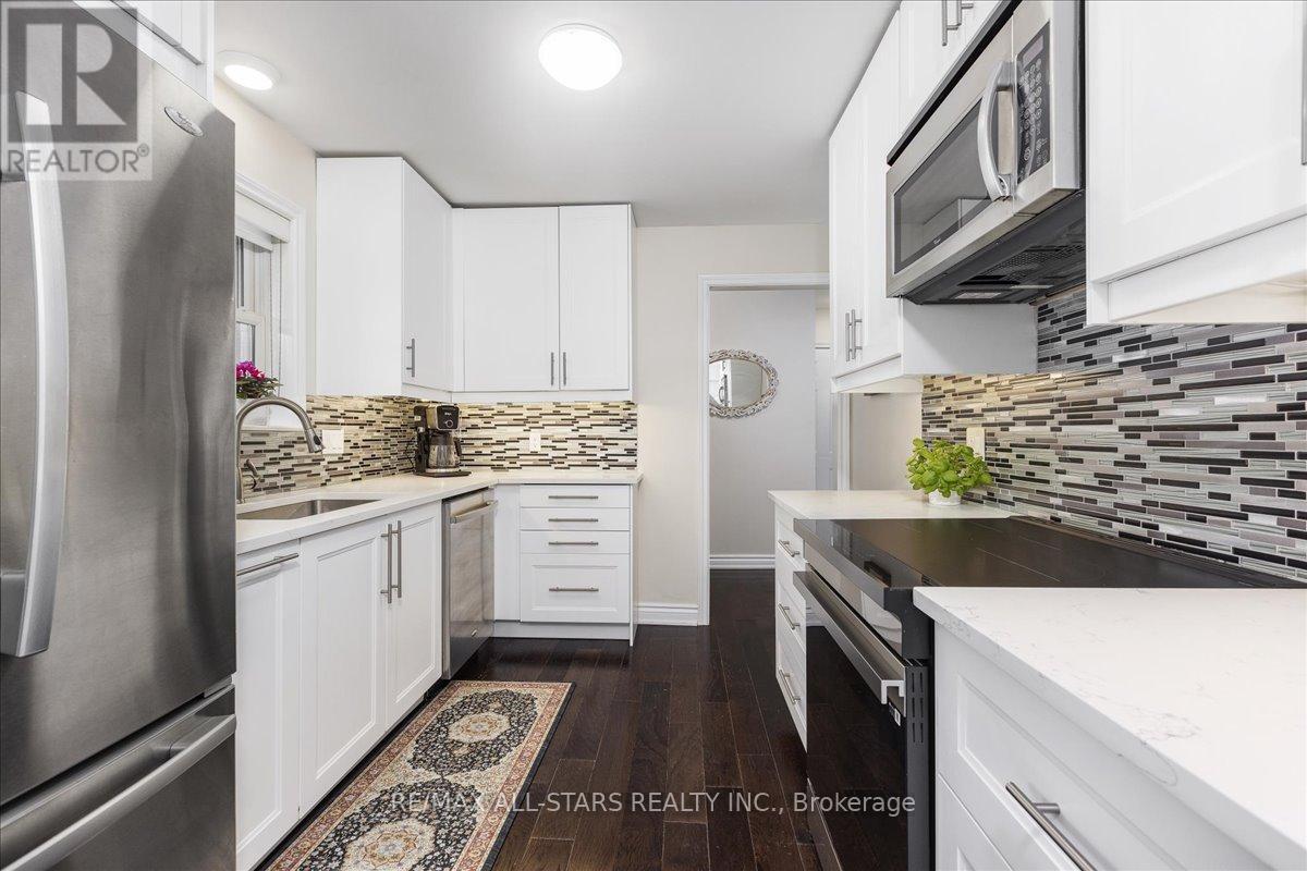 420 Centre Street, Brock, ON - Indoor Photo Showing Kitchen With Upgraded Kitchen