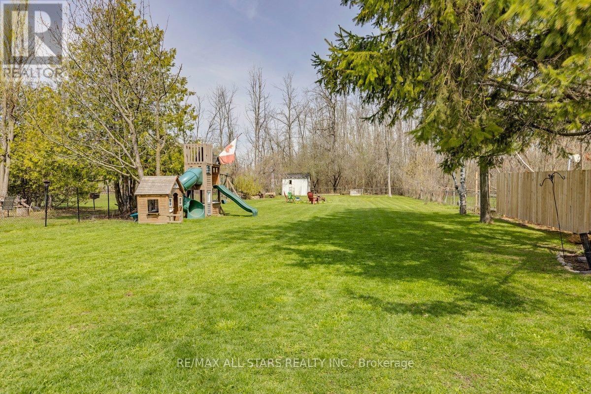 420 Centre Street, Brock, ON - Outdoor