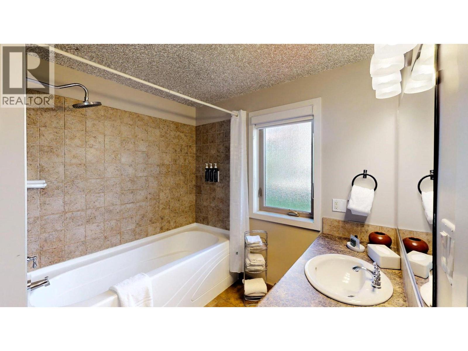 400 Bighorn Boulevard Unit# 416 K1, Radium Hot Springs, BC - Indoor Photo Showing Bathroom