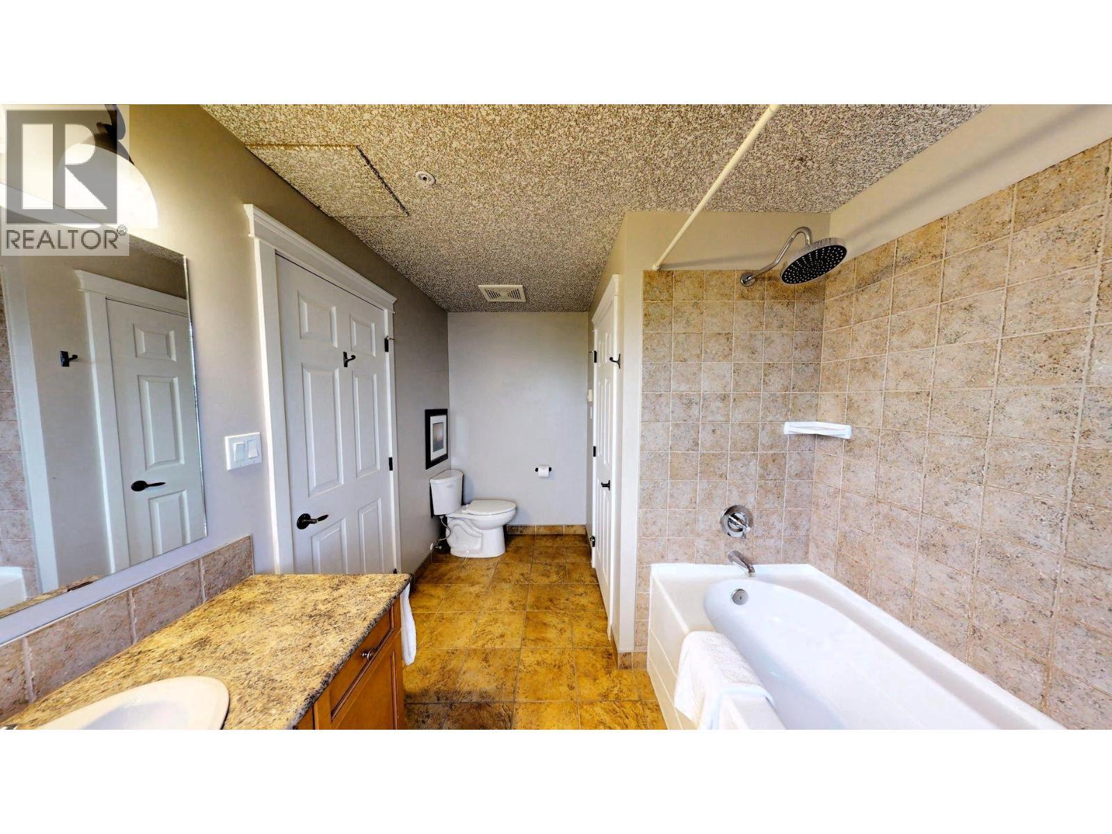 400 Bighorn Boulevard Unit# 416 K1, Radium Hot Springs, BC - Indoor Photo Showing Bathroom