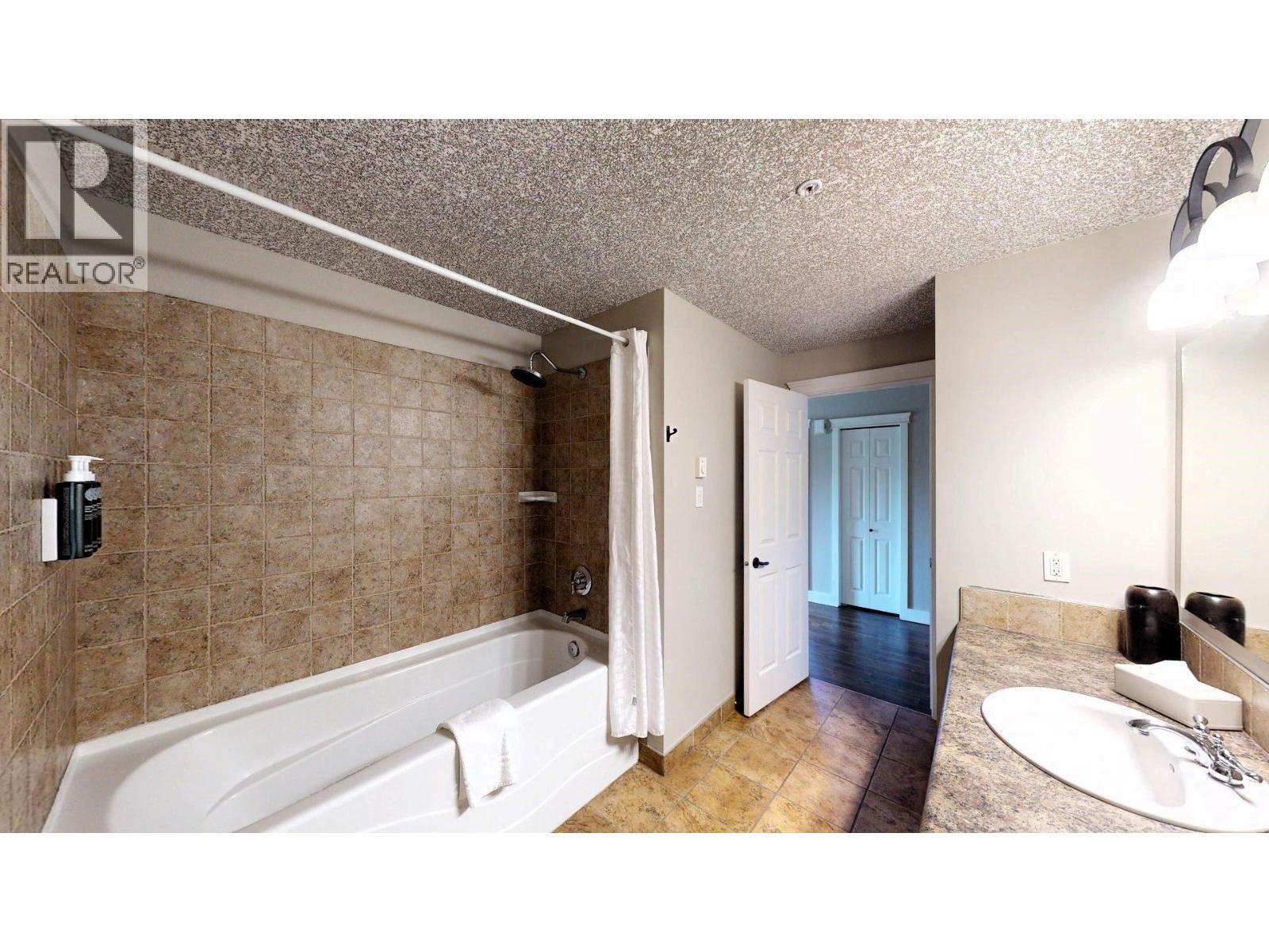 400 Bighorn Boulevard Unit# 416 K1, Radium Hot Springs, BC - Indoor Photo Showing Bathroom