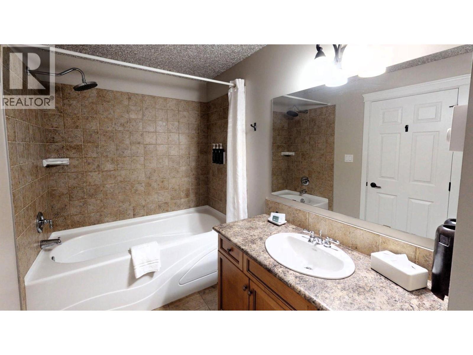 400 Bighorn Boulevard Unit# 416 K1, Radium Hot Springs, BC - Indoor Photo Showing Bathroom