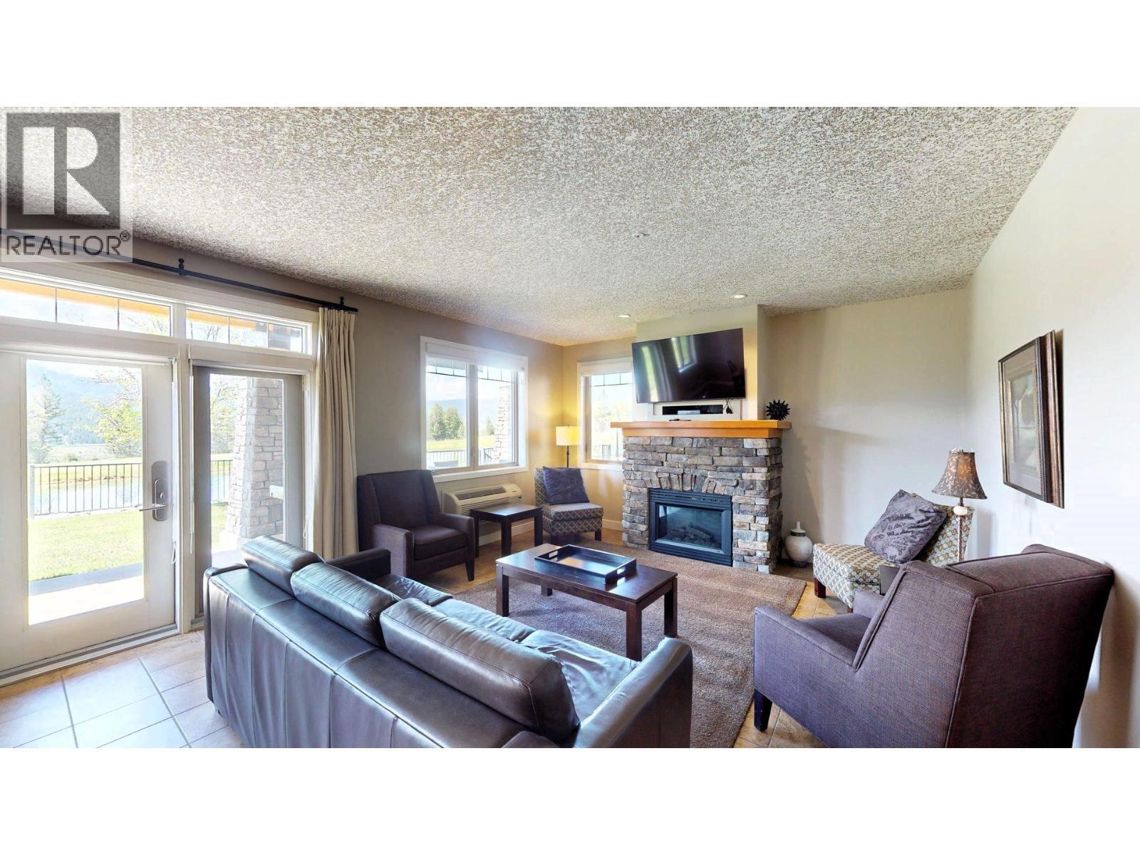 400 Bighorn Boulevard Unit# 416 K1, Radium Hot Springs, BC - Indoor Photo Showing Living Room With Fireplace