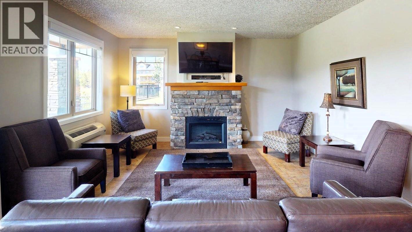 400 Bighorn Boulevard Unit# 416 K1, Radium Hot Springs, BC - Indoor Photo Showing Living Room With Fireplace