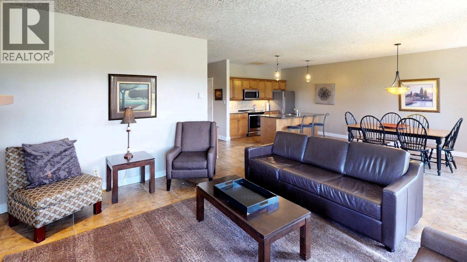 400 Bighorn Boulevard Unit# 416 K1, Radium Hot Springs, BC - Indoor Photo Showing Living Room