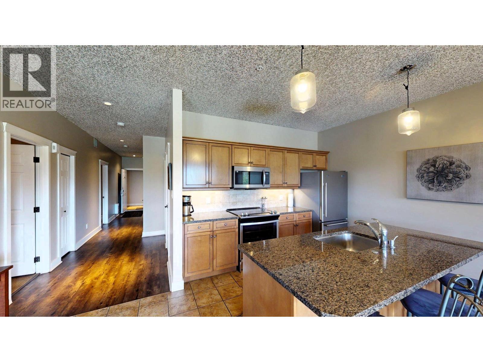 400 Bighorn Boulevard Unit# 416 K1, Radium Hot Springs, BC - Indoor Photo Showing Kitchen
