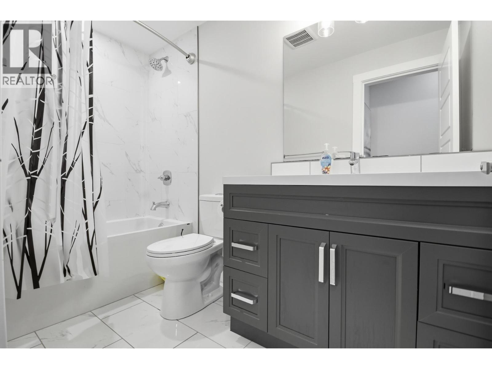 11203 112 Avenue, Fort St. John, BC - Indoor Photo Showing Bathroom