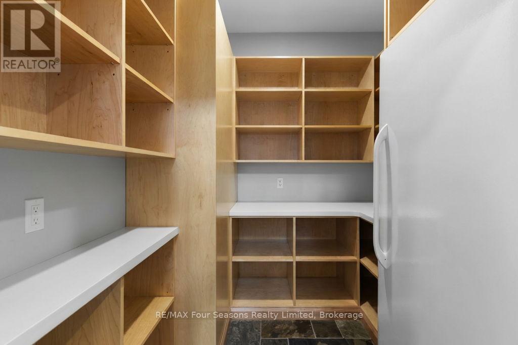 8672 County Rd 91 Road, Clearview, ON - Indoor With Storage