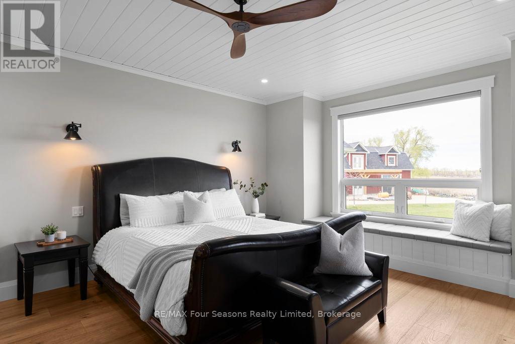 8672 County Rd 91 Road, Clearview, ON - Indoor Photo Showing Bedroom