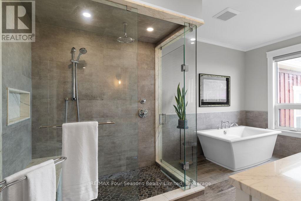 8672 County Rd 91 Road, Clearview, ON - Indoor Photo Showing Bathroom