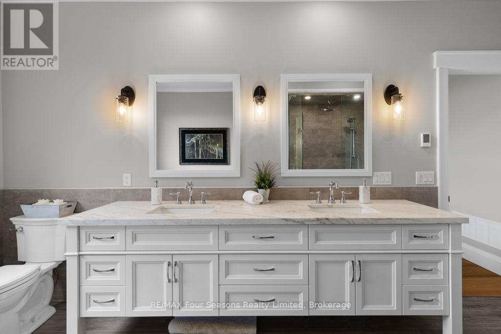 8672 County Rd 91 Road, Clearview, ON - Indoor Photo Showing Bathroom