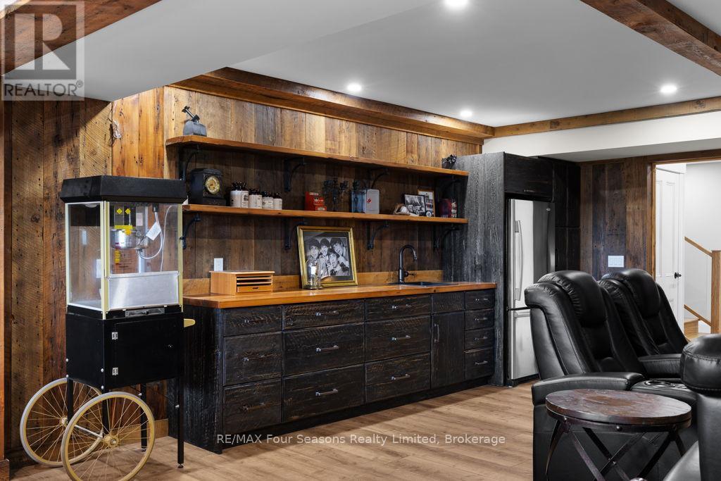 8672 County Rd 91 Road, Clearview, ON - Indoor Photo Showing Other Room