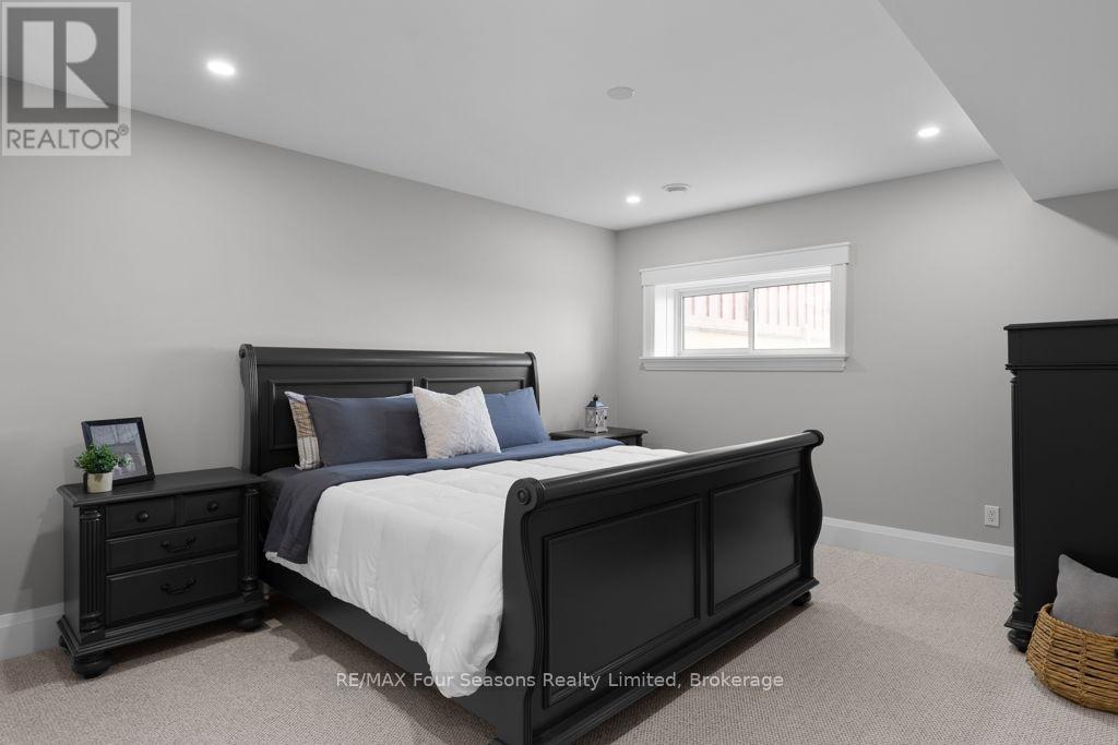 8672 County Rd 91 Road, Clearview, ON - Indoor Photo Showing Bedroom