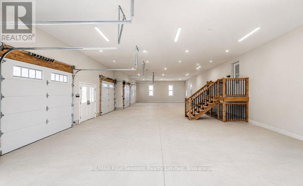 8672 County Rd 91 Road, Clearview, ON - Indoor Photo Showing Garage